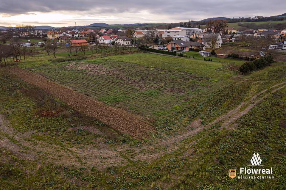Grundstück 1.189 m², Melčice-Lieskové – Grundstück