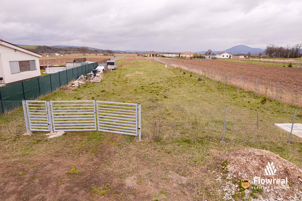 Grundstück 2.500 m², Slavnica – Grundstück