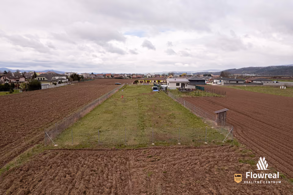 Grundstück 2.500 m², Slavnica – Grundstück