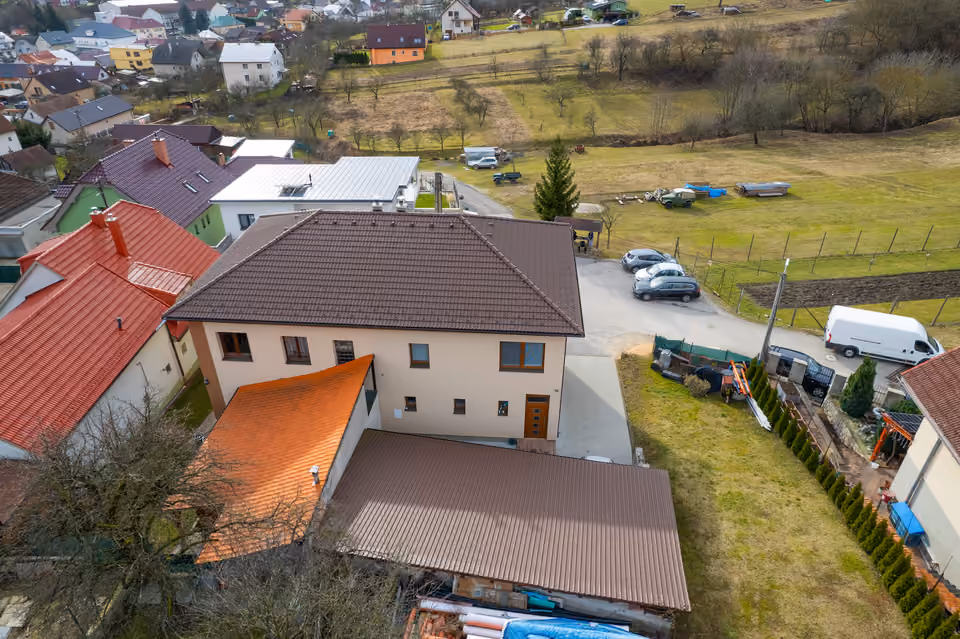 Haus, 4 Zimmer, Omšenie – Haus aus der Drohne