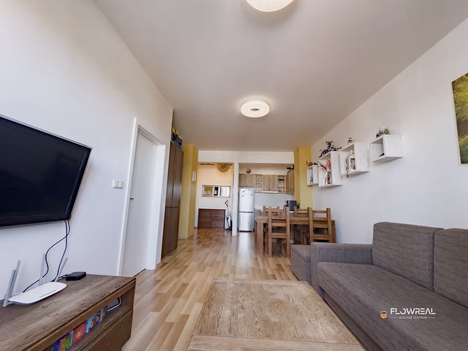 2-Zimmer-Wohnung, Bratislava – Ružinov – Wohnzimmer mit Küche