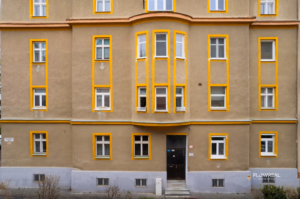 2-Zimmer-Wohnung, Bratislava – Nové Mesto – Gebäude