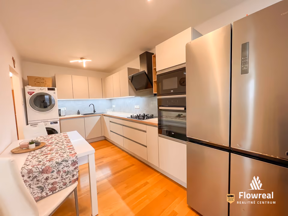 3-Zimmer-Wohnung, Trenčín – Sihoť II – Küche