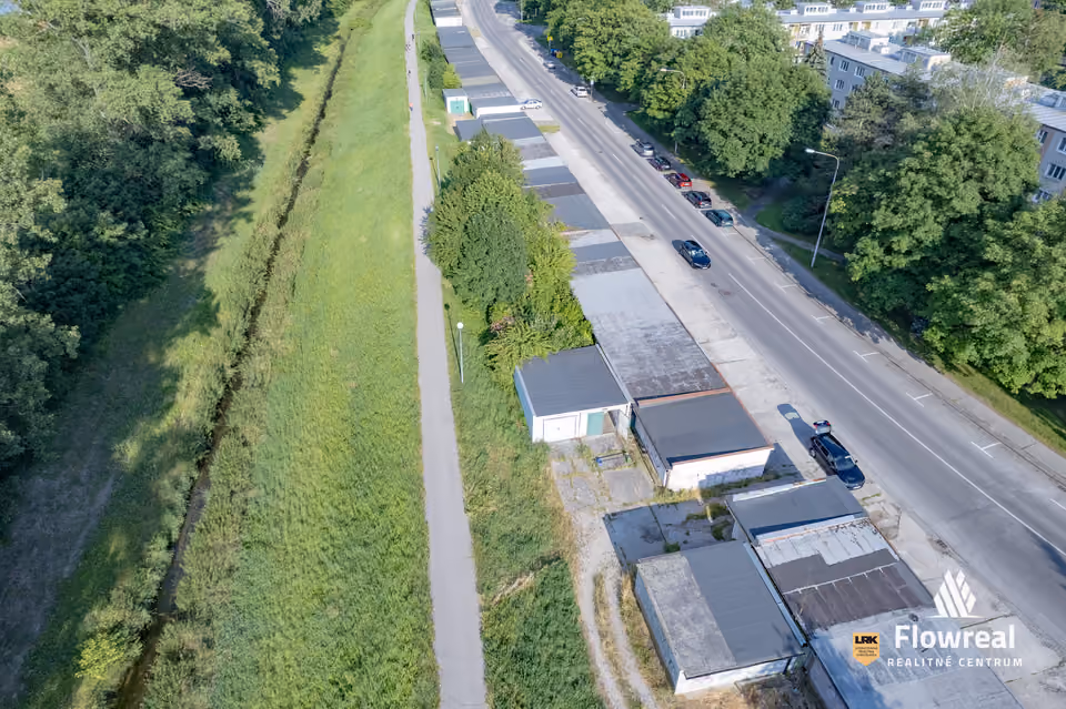 Garage, Trenčín – Sihoť II – Garagen