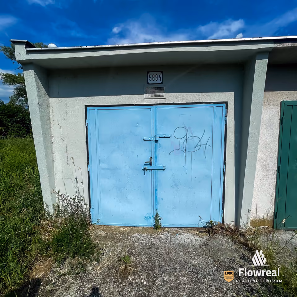 Garage, Trenčín – Sihoť II – Garage