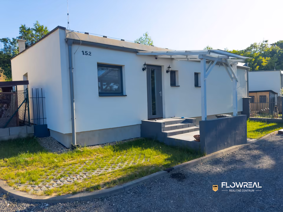 Будинок, 4 кімнати, Skalka nad Váhom – фасад будинку