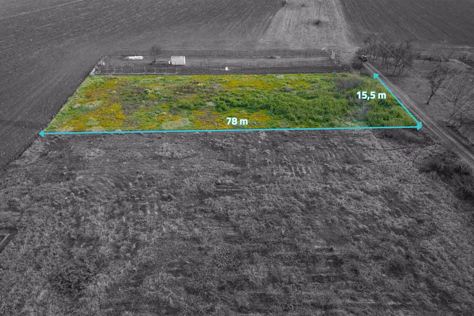Grundstück 1.210 m², Melčice-Lieskové – Grundstück aus der Drohne