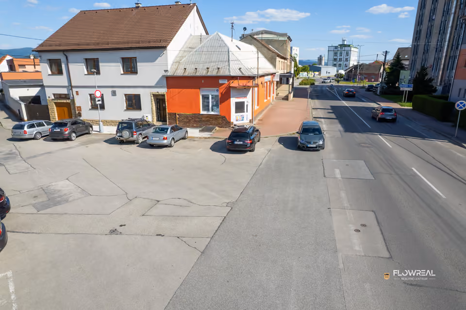 Комерційна нерухомість, Nové Mesto nad Váhom – будівля
