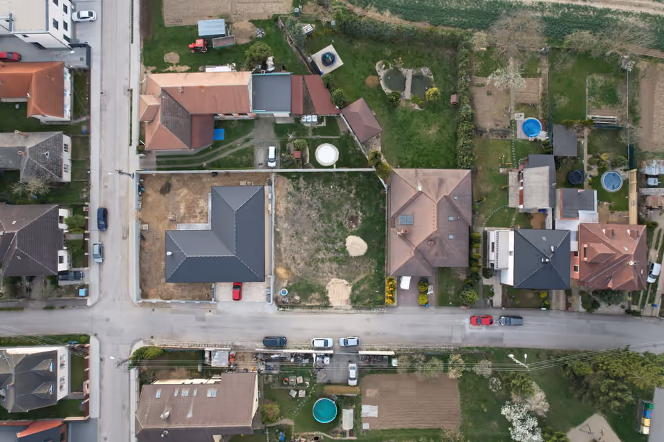 Land 587 m², Trenčianska Turná – plot from a drone