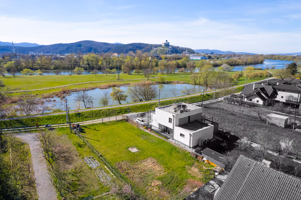 Land 585 m², Zamarovce