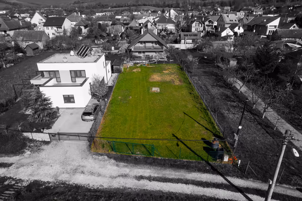 Grundstück 585 m², Zamarovce – Grundstück aus der Drohne