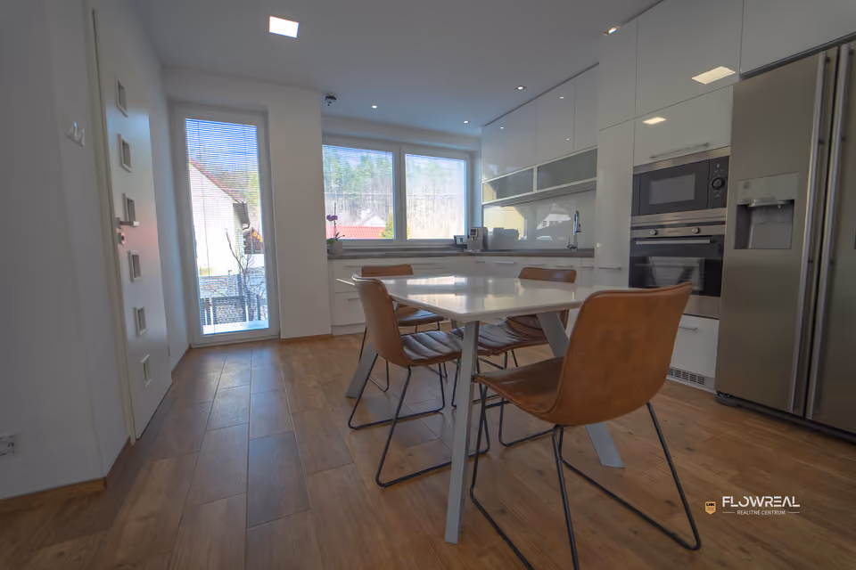 Haus, 5 Zimmer, Ilava