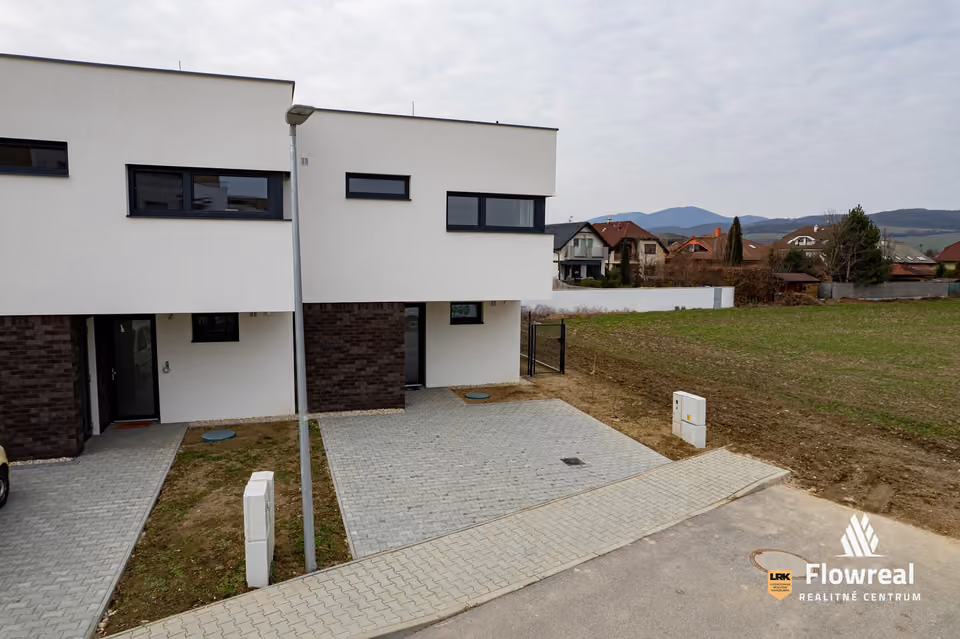 Haus, 4 Zimmer, Trenčín – Zlatovce – Hausansicht