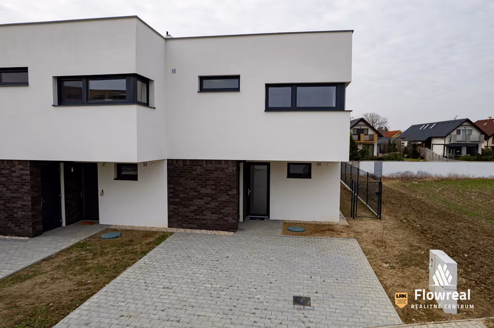 Haus, 4 Zimmer, Trenčín – Zlatovce – Hausansicht