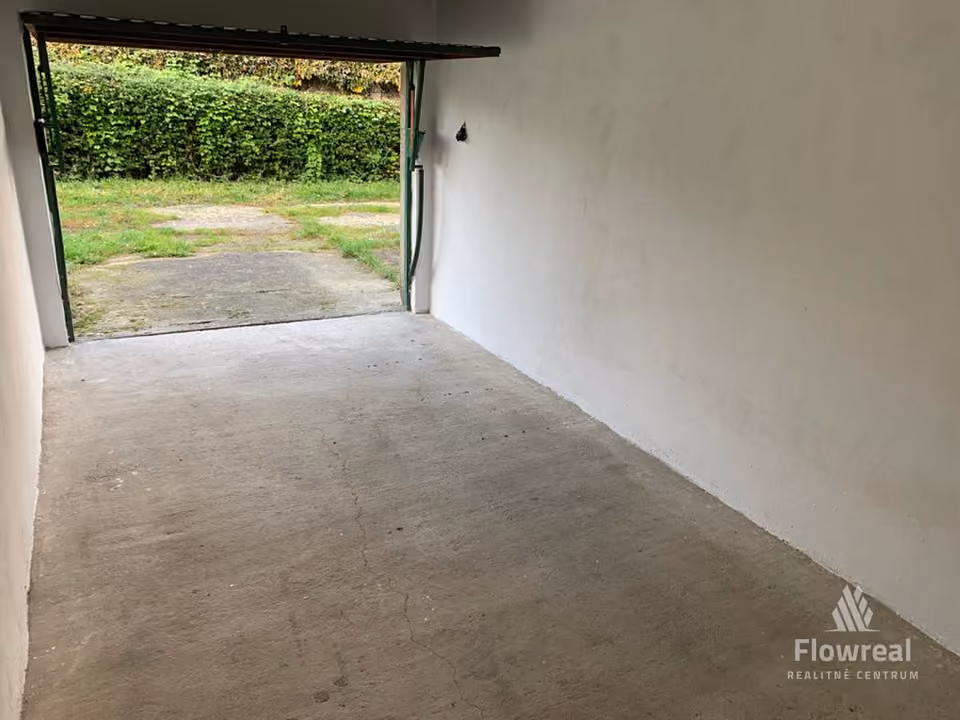 Garage, Trenčín – Noviny – Garage innen