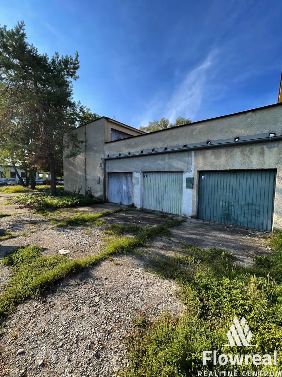 Garage, Trenčín – Noviny – Garagen