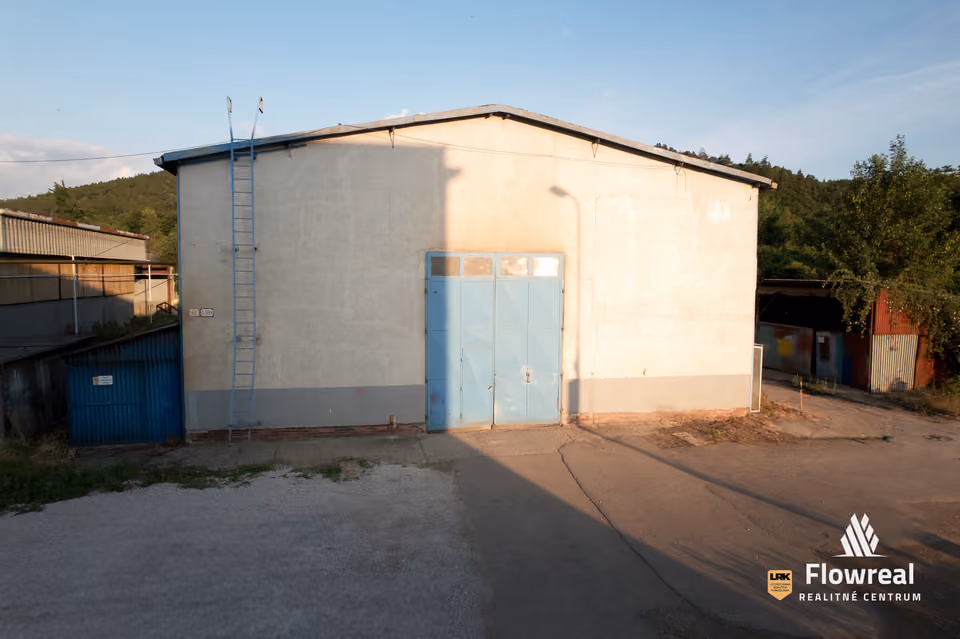 Gewerbe, Dubnica nad Váhom – Halle