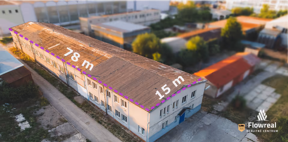 Gewerbe, Dubnica nad Váhom – Halle aus der Drohne